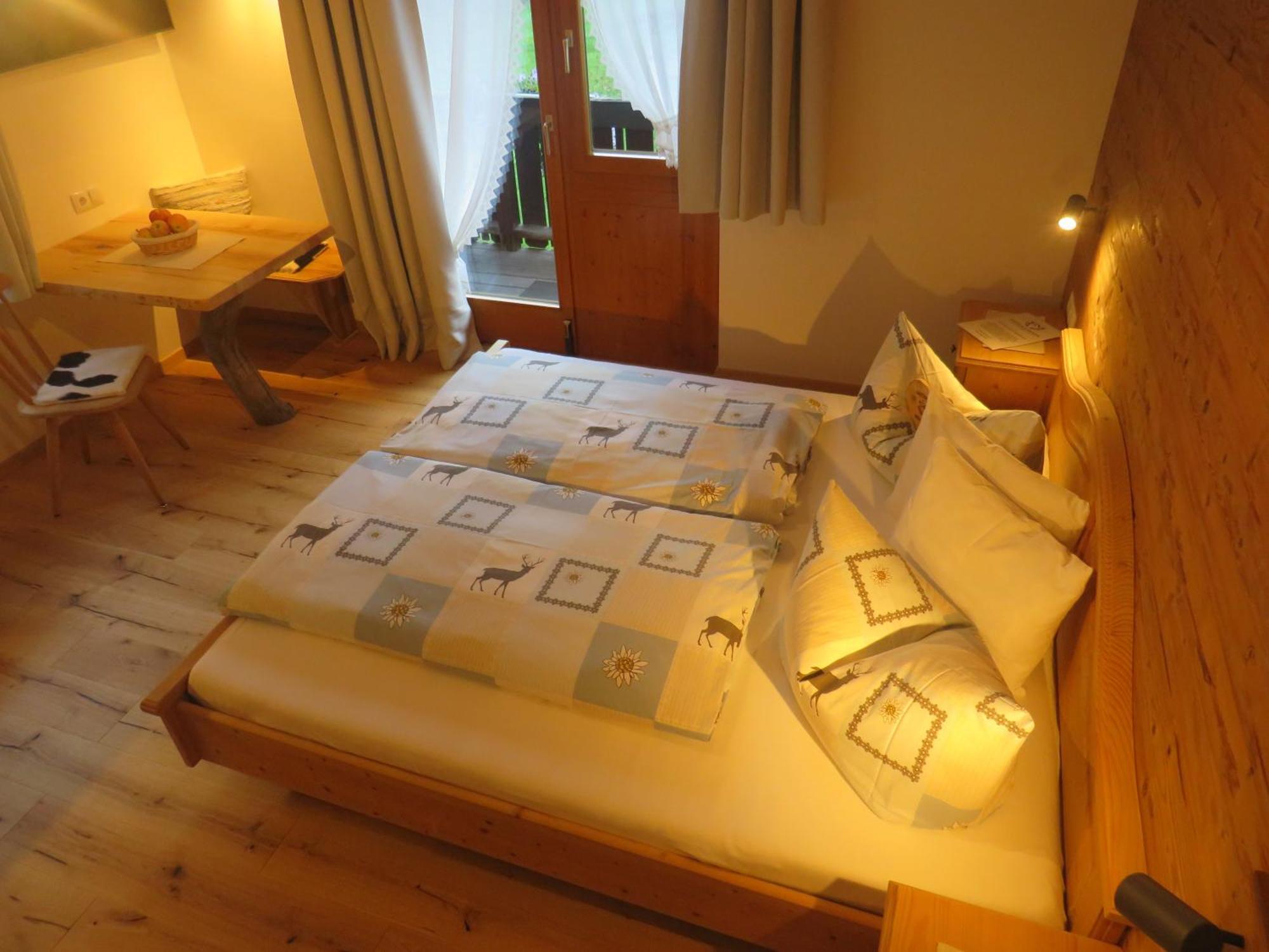 Haus Hubertus - Gaestehaus Sahler パーテネン エクステリア 写真